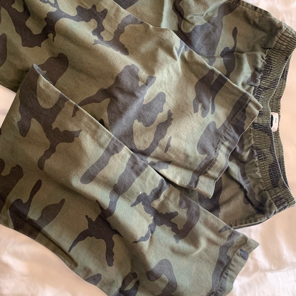 TNA Aritzia camouflage pants - Picture 2 of 2